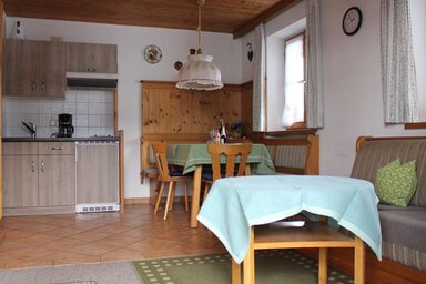 Gästehaus Kress - Chiemgau Karte - Ferienwohnung 2 Kienbergblick, 4 Personen, 1 separates Schlafzimmer, Wohnschlafraum, 36 qm