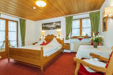 Steinberger Hof inkl. Chiemgaukarte - Doppelzimmer Nr. 11 und 12, 22 qm, Dusche und WC, Balkon, TV, WLAN