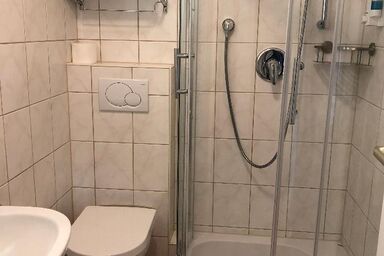 Pension Elan - Doppelzimmer Komfort mit Dusche und Balkon