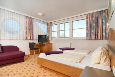 Erlebnis-Hotel Appartements Pirker - Hotelzimmer-Suite PREMIUM "bed&breakfast" - 3-5