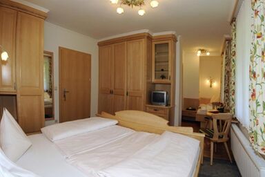 Gasthof/Pension/Appartement zur Gams - Dreibettzimmer, Bad, WC, 1 Schlafraum