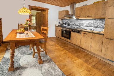 Landhaus Hocheck Ferienwohnungen - Ferienwohnung Nr. 1, 1-2 Pers., 48 qm, Dusche/WC, Südbalkon, TV, 1 Schlafzimmer + Wohnschlafzimmer, neue Wohnküche