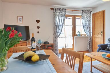 Gästehaus Höfler - Ferienwohnung Anna 60 qm, 1-4 Personen mit 2 Schlafzimmern und Balkon