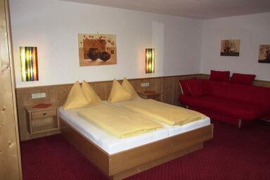 Hotel-Garni Landhaus Trenkenbach - Familienzimmer, Bad, WC