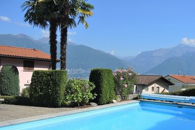 Grosszügige Duplexwohnung mit Gartensitzplatz, grossem Balkon, Aussenpool und Panoramablick