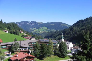 Ferienwohnung mit Balkon und Hallenbad