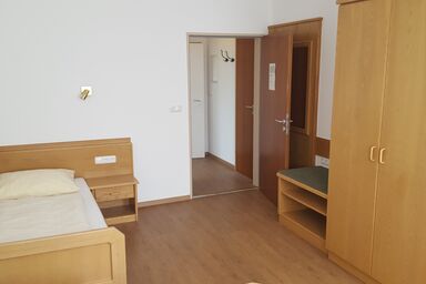 Apartmenthaus Salzburger Hof - Einzelzimmer 210 mit Dusche und WC ohne Frühstück