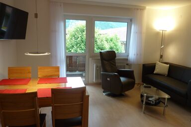 Apartmenthaus Sonnenschein - Chiemgau Karte - Rosen-Apartment für 4 Personen, 2 separate Schlafzimmer, 64 m²