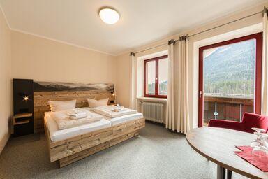 ALPEN EXPERIENCE - CVJM Aktivzentrum Hintersee, Jugendgästehaus - Doppelzimmer See, 1-2 Personen, Dusche/WC, Balkon