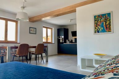 Chiemsee Living - Chiemsee Living - Großzügige, moderne Ferienwohnung in Seenähe, 1-6Pers., 2sep. SZ, Terasse