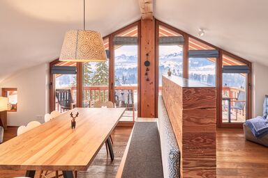 designchalets auf 685 - Gipfelhütte - mit Masterschlafzimmer, zwei Hüttenzimmer und Balkon