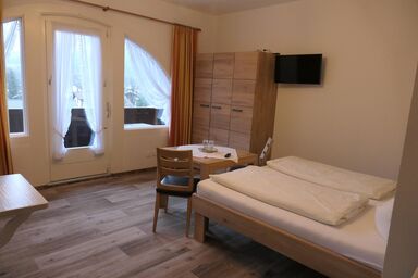 Gästehaus Maria-Anna - Doppelzimmer Nr. 2 mit Balkon, Dusche, WC