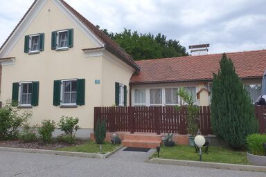 Sonniges Ferienhaus in Wagerberg mit Terrasse, gemeinsamem Pool und Garten