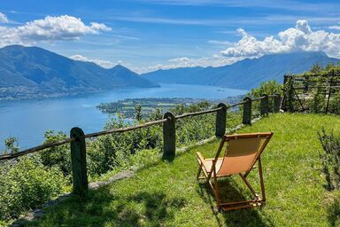 1713 erbautes freistehendes Rustico weit über dem Lago Maggiore