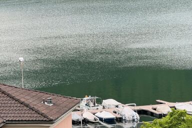 Neue Gartenwohnung mit Sicht auf den Luganersee, direkt an der italiensichen Grenze