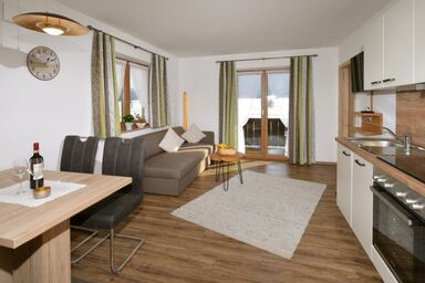 Gästehaus Sonnenhang - Komfortable Ferienwohnung 39 qm mit großem Balkon und Panoramabergblick