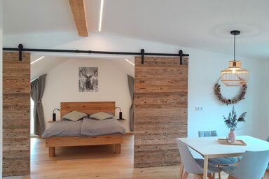 Ferienwohnung Bergblick Loft - Ferienwohnung Bergblick Loft, 60 qm mit separatem Schlafzimmer und West-Balkon