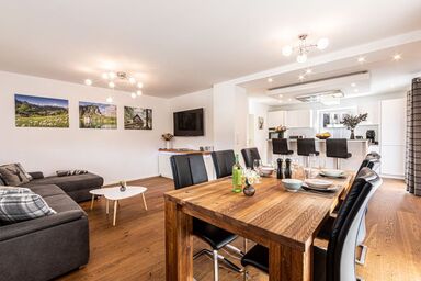 Ferienwohnung Hoffmann-Schiffer - Ferienwohnung Untersberg für 1-6 Pers., 110m², 3 SZ mit Terrasse