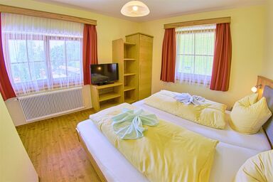 Irxnerhof -  Urlaub am Bauernhof - Doppelzimmer+Zusatzb. DU, Balkon,WC bis 3 N. Frühs