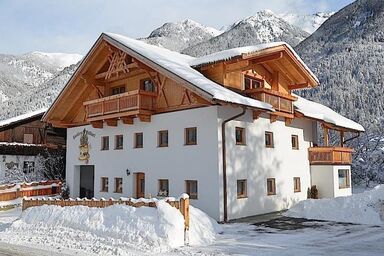 Appartement vor toller Gebirgskulisse mit Kamin