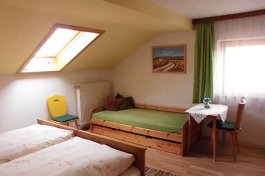 Haus Wegscheider - Ferienwohnung 70 QM, 2-5 Personen, 2 Schlafzimmer, Wohnküche, Bad/WC, Balkon