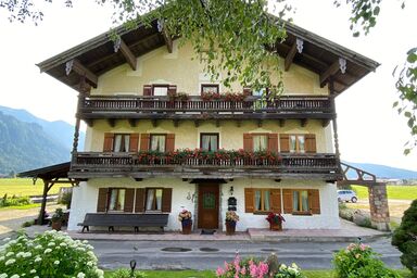 Boar-Hof - Chiemgau Karte - Doppelzimmer mit Balkon, Dusche/WC auf der Etage, Ausziehcouch (Nr. 6 und 12)