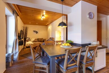 BERGSUCHT-Ruhpolding Chalet + Ferienwohnungen - Ferienwohnung Hochfelln 70 qm, 2 sep. Schlafz., 1 Wohnraum, Terr., max. 4 Pers.