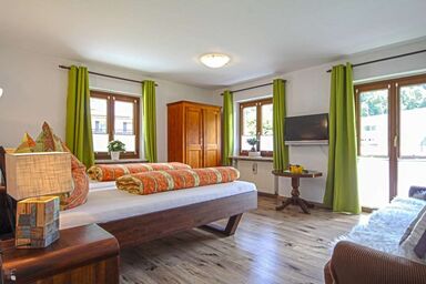 Gästehaus Weinrebe - Fewo Jenner, 2-4 Personen, Balkon, zwei separate Schlafzimmer, Balkon