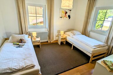 Ferienwohnung Straußstrasse - Ferienwohnung Straußstraße, 75 qm mit 2 Schlafzimmern in ruhiger Lage