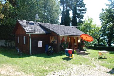 Ferienwohnungen Lipnik - Holzbungalow mit Seeblick Nr 1