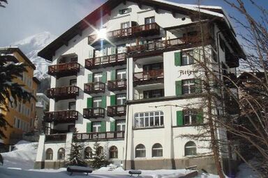 Großzügige Ferienwohnung mit Balkon, Bergblick, Tiefgarage, direkt an der Loipe