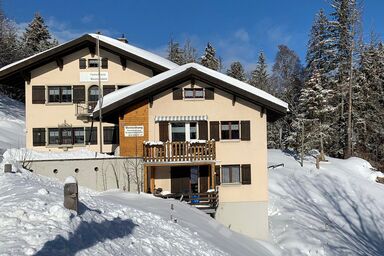 Ferienhaus BERGflow, (Flumserberg Tannenheim). 4-Zimmerwohnung mit urigem Dachstock und zwei separaten Duschen/WC