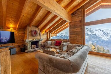 Above the Clouds - spacious chalet with great view