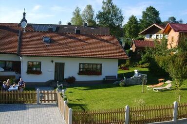 Geräumiges Ferienhaus in Rittsteig mit Terrasse, Garten und Grill