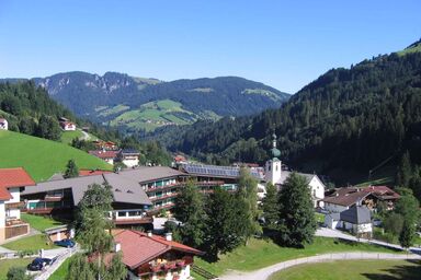 Ferienwohnung mit Balkon und Hallenbad