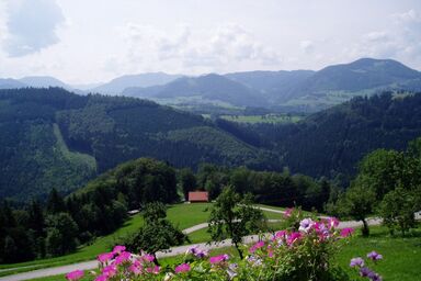 Biohof Himbrechtsöd - Ferienwohnung 1 mit Balkon und schöner Aussicht