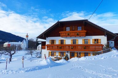 Haus Mooslechner - Ferienwohnung Bauernhaus 77m², 2 Schlafzimmer, Seenähe, EG, Balkon, TV, 4 Pers.