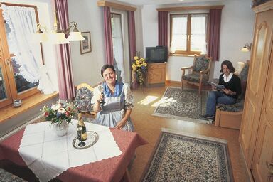Gästehaus Lechner - Zwei-Raum-Ferienwohnung 36qm, DU/WC, Extra-Schlafzimmer, Küchenzeile, Balkon