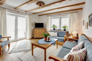 Ferienwohnungen Fendt - Ferienwohnung Watzmann für 1-2 Pers., 54 m², Schlafzimmer, Wohnraum mit Küche, Terrasse