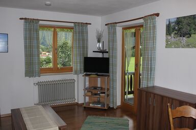 Allinger Hof inkl. Chiemgaukarte - Ferienwohnung Edelweiß 49qm, Balkon, Kochnische, 2 Schlafzimmer, 1 Wohnzimmer