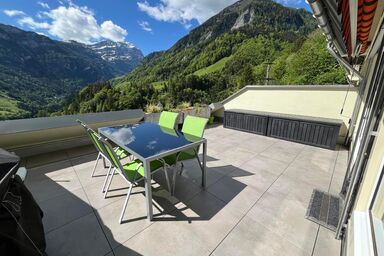 3 1/2 Zimmer-Terrassenwohnung mit herrlicher, unverbauter Aussicht in Valens (15 Min. vom Skigebiet Pizol)