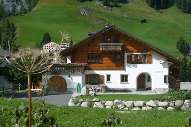 Ferienwohnungen Teuriblick A&B, (Splügen).