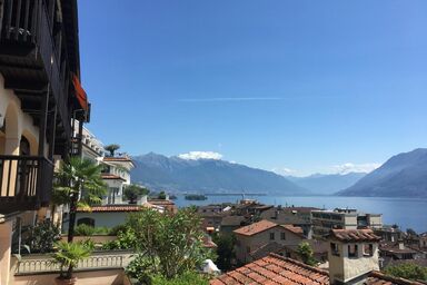 Ferienhaus Monte Verde mit herrlichem Seeblick, mitten in Brissago mit grosser Terrasse sowie Hallenbad und Sauna im Haus inklusiv Privat Parkplatz in Tiefgarage