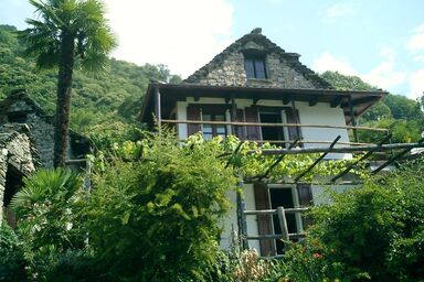 Tessiner Rustico mit schöner Weitsicht auf den Lago Maggiore, umgeben von einer traumhaften und ruhigen Natur