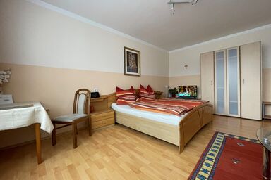 Gertis Blumenhof Privatzimmer, Ferienwohnung - Doppelzimmer 2 mit kostenfreiem WLAN und Gemeinschaftsküche
