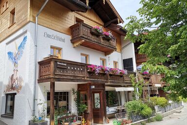 Haus Sankt Michael - Ferienwohnung  1 - 52 qm mit zwei Schlafzimmern großem Südbalkon