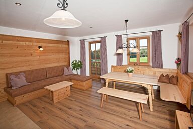 Thaurerhof Urlaub auf dem Bauernhof - Ferienwohnung Kampenwand (50 qm für 2 Personen mit Balkon)