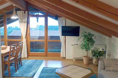 Ferienwohnungen Stecher - Ferienwohnung 7, 43 qm, großzügiges Studio im Dachgeschoss mit Loggia