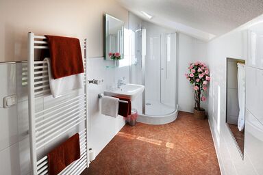 Landhaus am Waldrand - Kuckucksnest - Mansarde für 2 Personen, Dusche/WC/Balkon, TV, W-LAN