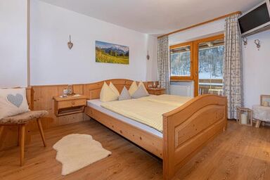 Grechinglehen Aschauer GdbR - Doppelzimmer Nr.1, mit Dusche und WC, Balkon